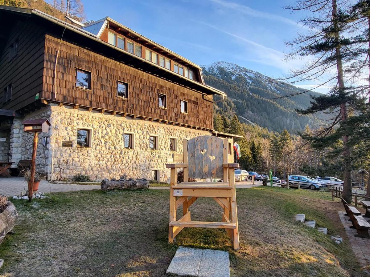 Hostel Valvasorjev Dom Pod Stolom Zirovnica Exteriér fotografie